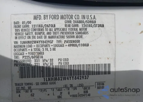 2000 Lincoln Town Car Signature from USA, damaged, VIN 1LNHM82W4YY842937